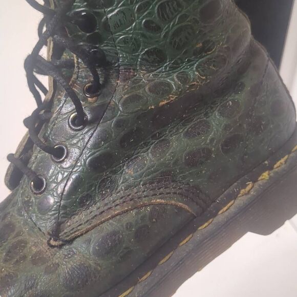 RARE Dr. Martens Green Crocodile 8 Hole Lace Up Boot Women's 7 - Picture 6 of 7